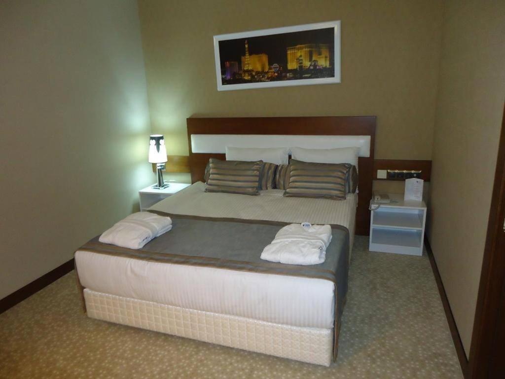 Moonlight Hotel Bostanici Bagian luar foto